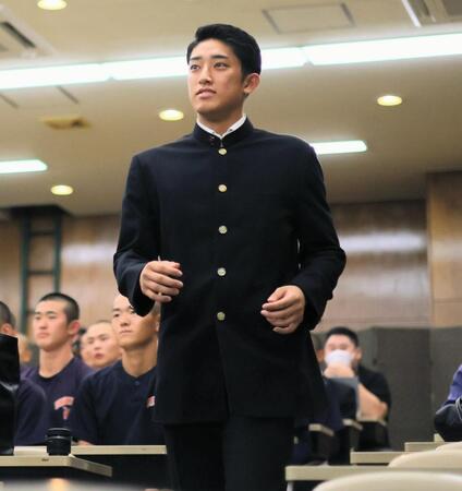巨人から１位指名を受けた横浜高の織田翔希
