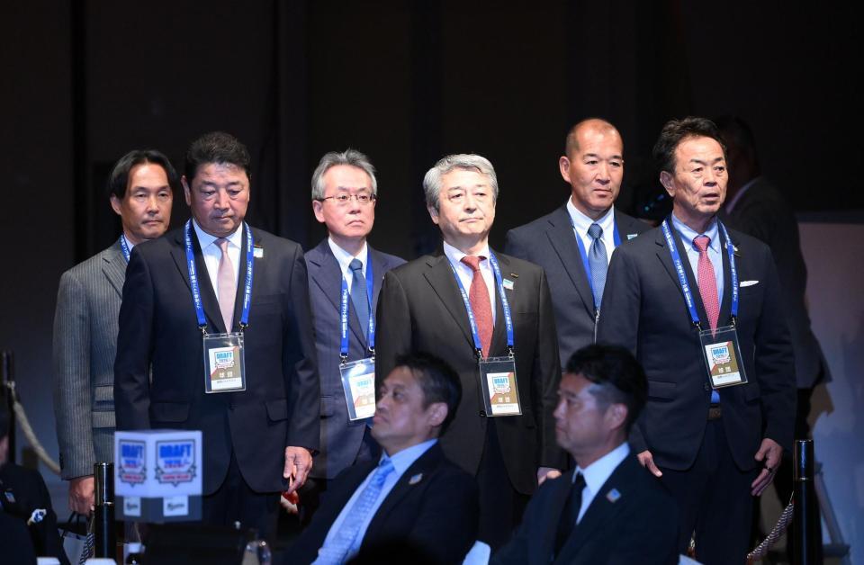入場する巨人首脳陣（撮影・堀内翔）
