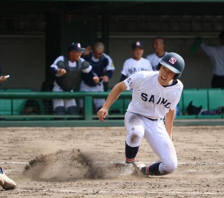 ５回、平本汰久の適時三塁打で、本塁へ滑り込む宇田川隆喜（撮影・市尻達拡）
