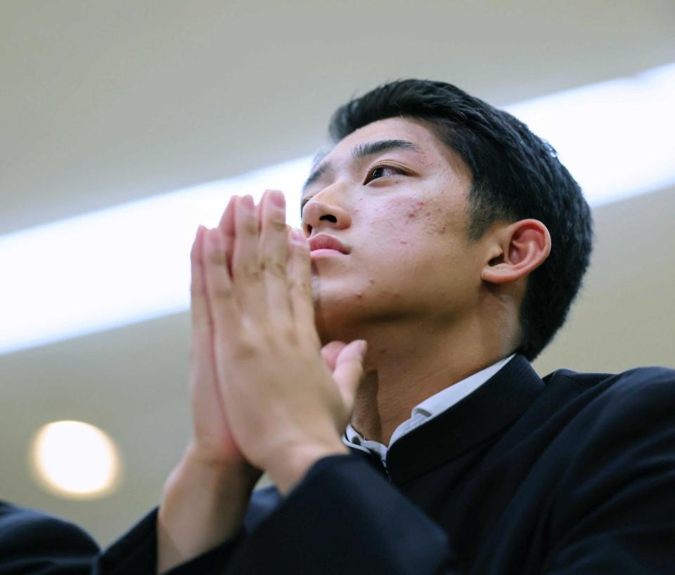 　巨人から１位指名を受けた横浜・織田（撮影・野村和宏）