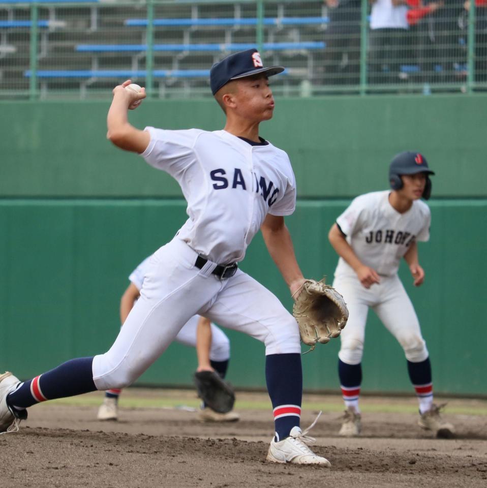 先発し、力投する西条農エースの松木舜弥（撮影・市尻達拡）