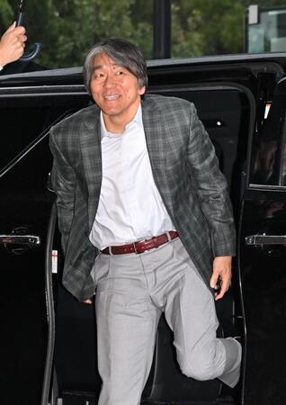 見学のためジャイアンツ球場を訪れた松井新監督