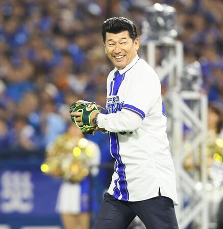 始球式を務める三浦大輔氏（撮影・中島達哉）