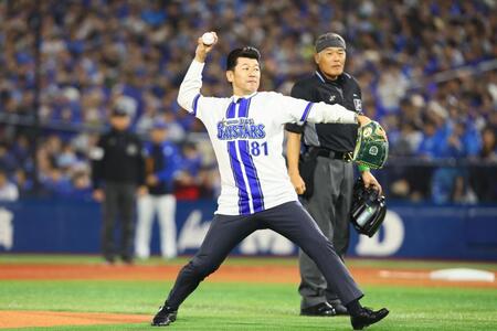 始球式を務める三浦大輔氏（撮影・中島達哉）