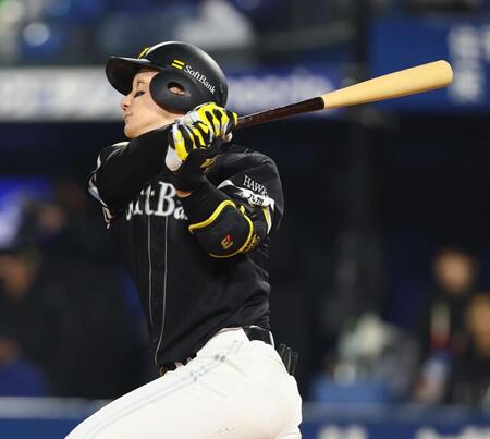 ３回、右前打を放つ正木（撮影・中島達哉）