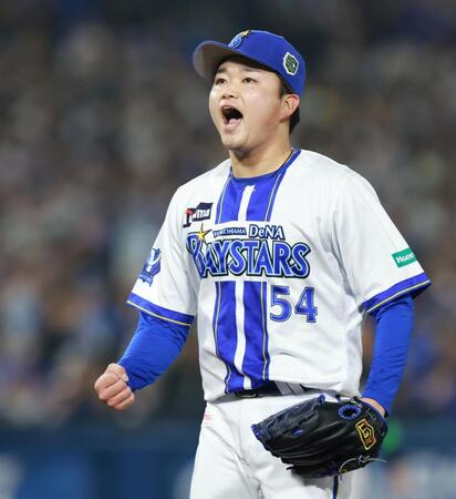 ６回、柳田を二ゴロに打ち取り、ほえる石田裕（撮影・伊藤笙子）