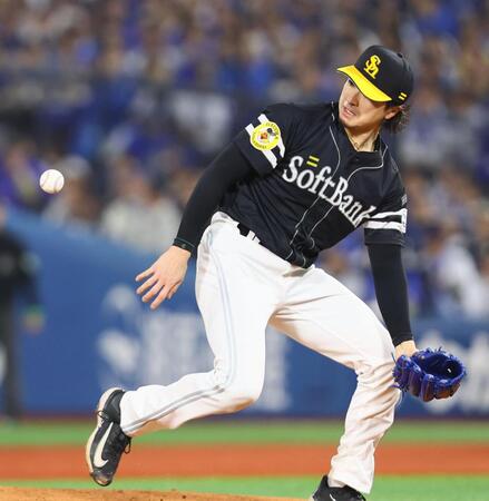 ７回、梶原の打球が直撃する上沢（撮影・中島達哉）