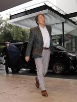ジャイアンツ球場に到着した松井秀喜新監督（撮影・西岡正）