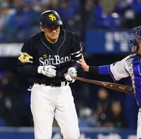 １１回、死球を受ける山本祐（撮影・中島達哉）