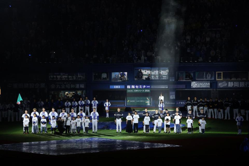 国歌＝横浜（撮影・金田祐二）