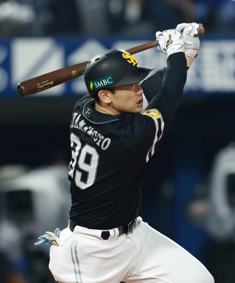 ２回、右前打を放つ山本（撮影・伊藤笙子）