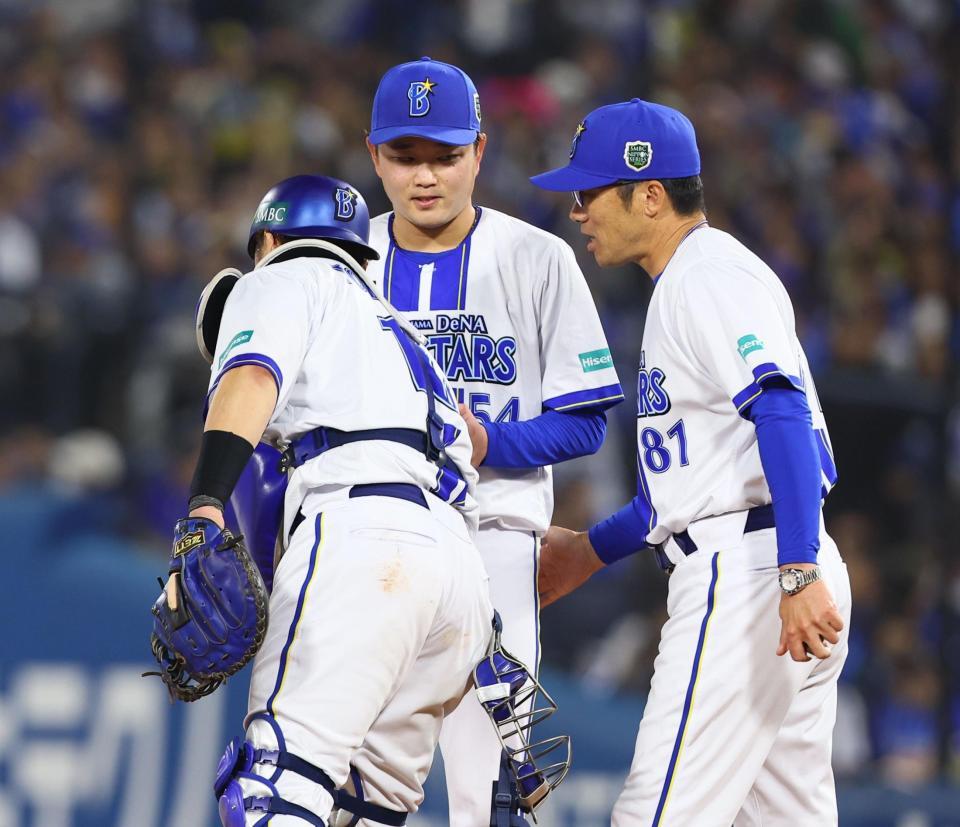 ７回途中で降板する石田裕（撮影・中島達哉）