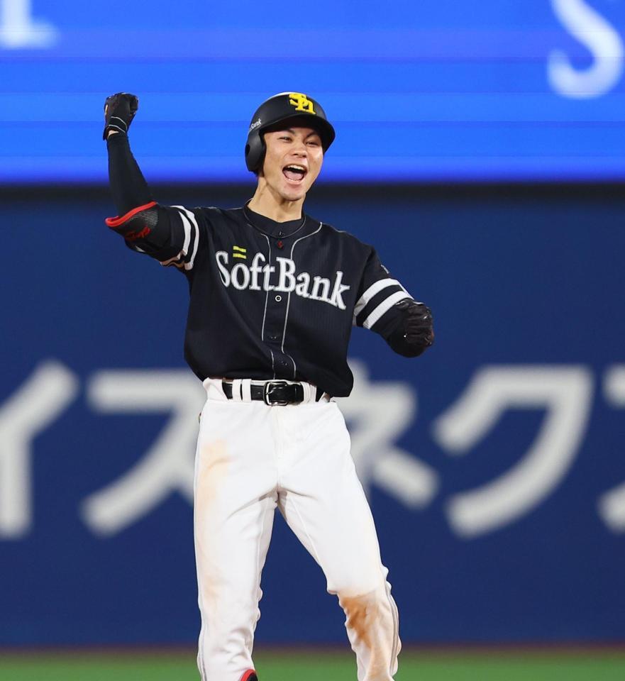 １１回、勝ち越しとなる適時二塁打を放ち、ベンチに向かって吠える庄子（撮影・中島達哉）