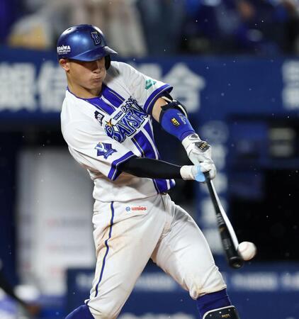 ２回、左前打を放つ松尾（撮影・伊藤笙子）