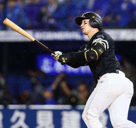 ３回、左越えに先制ソロを放つ正木（撮影・中島達哉）