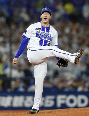 ２回、庄子から空振り三振を奪い、ほえる尾形（撮影・伊藤笙子）