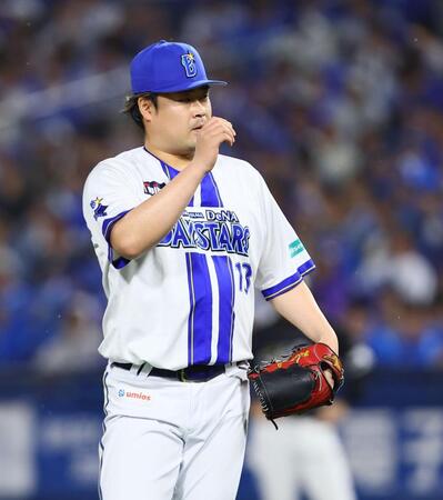 １０回、勝ち越しソロを浴びる伊勢（撮影・中島達哉）