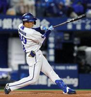 ２回、左線へ二塁打を放つ井上（撮影・伊藤笙子）