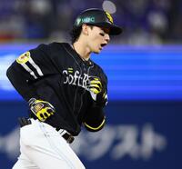 ３回、左越えに先制ソロを放ち、ダイヤモンドを回る正木（撮影・中島達哉）