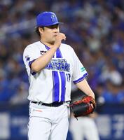 １０回、勝ち越しソロを浴びる伊勢（撮影・中島達哉）