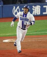１０回、代打・宮崎が右飛に倒れゲームセット（撮影・金田祐二）