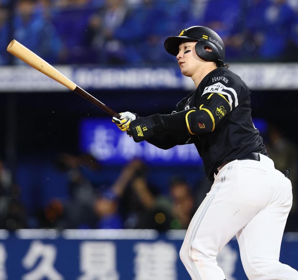 ３回、左越えに先制ソロを放つ正木（撮影・中島達哉）