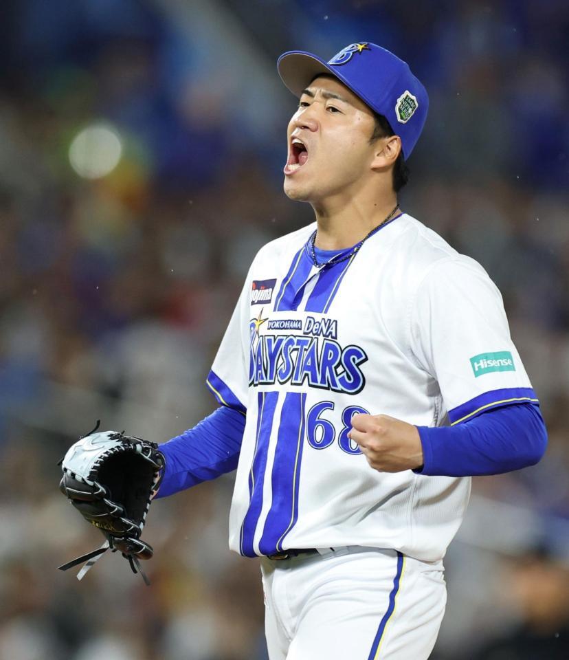 ５回、栗原から空振り三振を奪い、ほえる岩田（撮影・伊藤笙子）