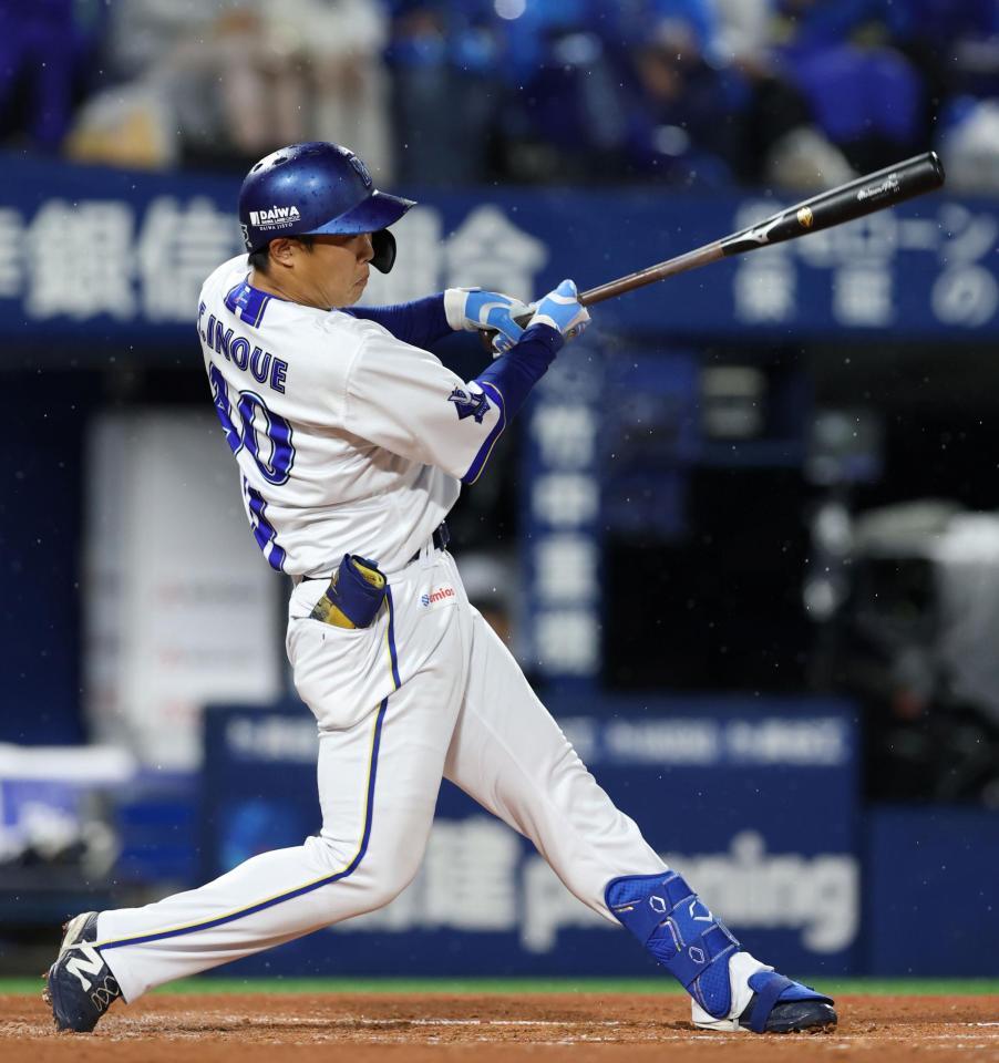 ２回、左線へ二塁打を放つ井上（撮影・伊藤笙子）