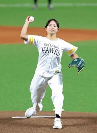 始球式を務める近藤美月（撮影・立川洋一郎）