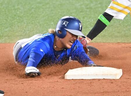 ５回、二盗を決める三森（撮影・飯室逸平）