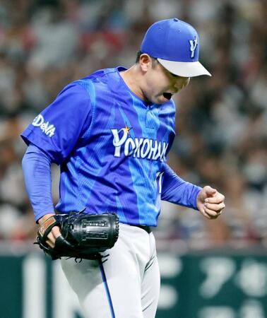 ７回、代打・山本佑を投直併殺に打ち取り、雄たけびを上げる東