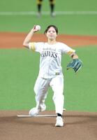 始球式を務める近藤美月（撮影・立川洋一郎）
