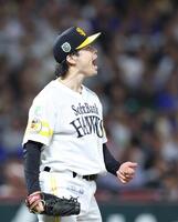 ６回、筒香を空振り三振に仕留め、雄たけびを上げる松本晴