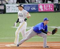 ６回、柳田が遊ゴロ併殺に倒れる。一塁手・佐野