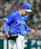 ７回、代打・山本佑を投直併殺に打ち取り、雄たけびを上げる東