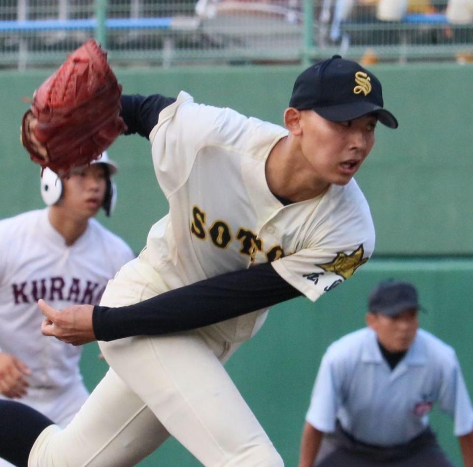 ２番手で登板し、力投する崇徳・西結多（撮影・市尻達拡）