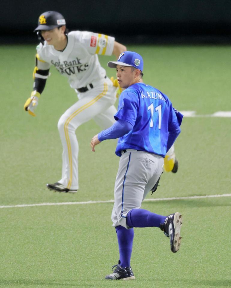 ５回、周東を二ゴロに打ち取る東