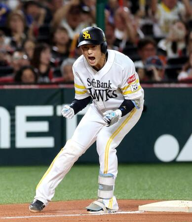 ４回、同点２点適時三塁打を放ち雄たけびを上げる山本祐（撮影・山口登）