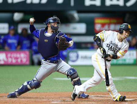 １回、正木の二盗を阻止する松尾