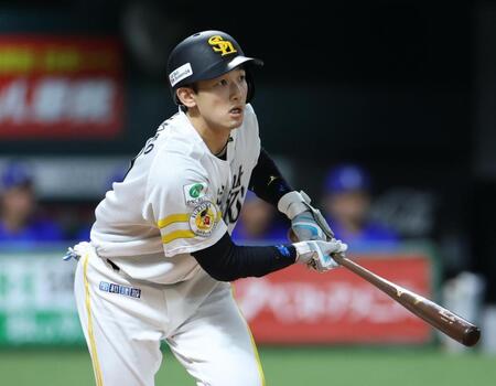 ４回、山本祐が右翼線に同点の２点三塁打を放つ
