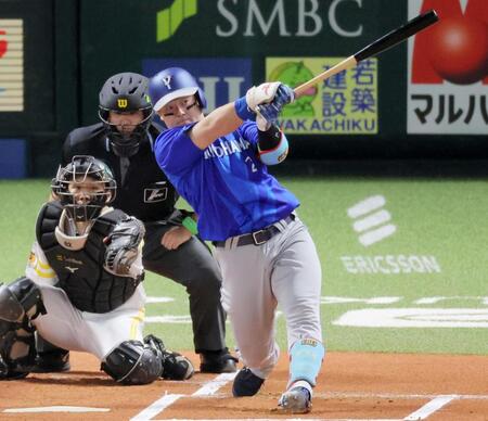 １回、牧が左翼線に二塁打を放つ。捕手・海野