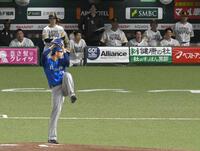 ソフトバンク打線相手に力投する平良（撮影・飯室逸平）