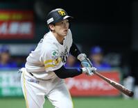 ４回、山本祐が右翼線に同点の２点三塁打を放つ