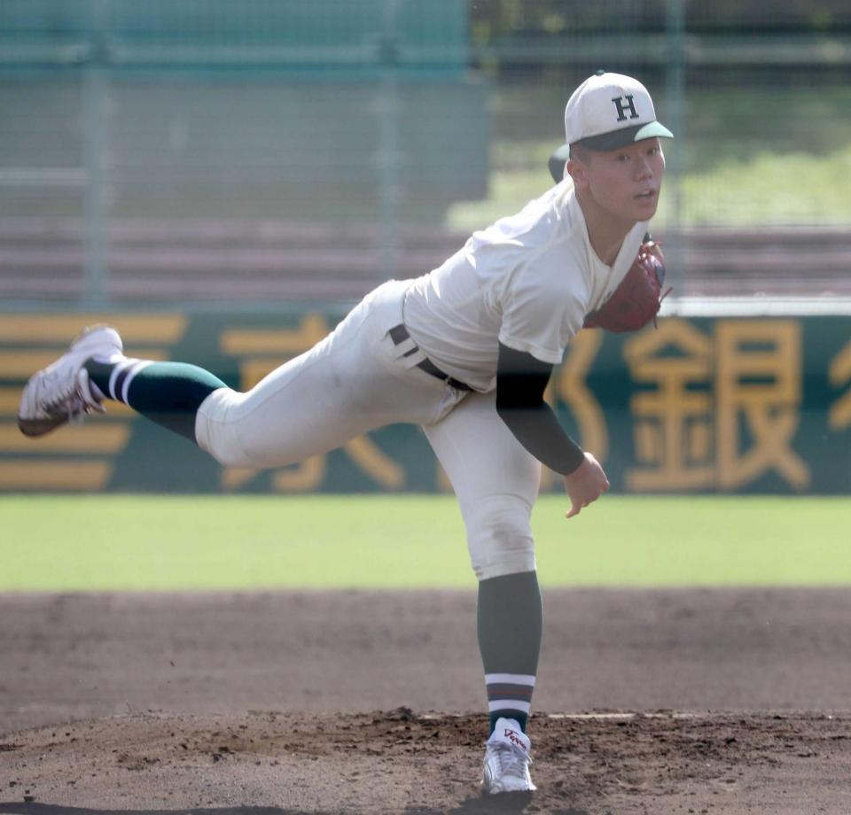 　力投する報徳学園・谷口（撮影・山村菜々子）