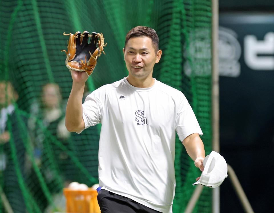 グラウンドに姿を見せた中村晃（撮影・立川洋一郎）