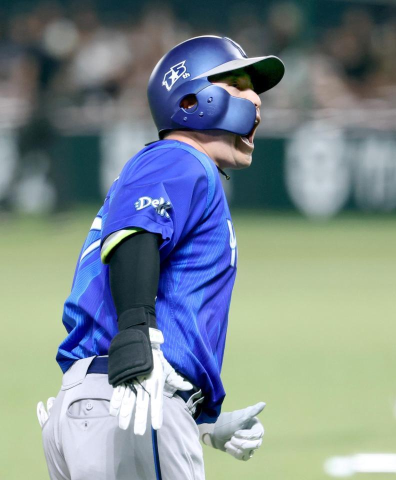 １回、先制２ランを放ち、雄たけびを上げる佐野