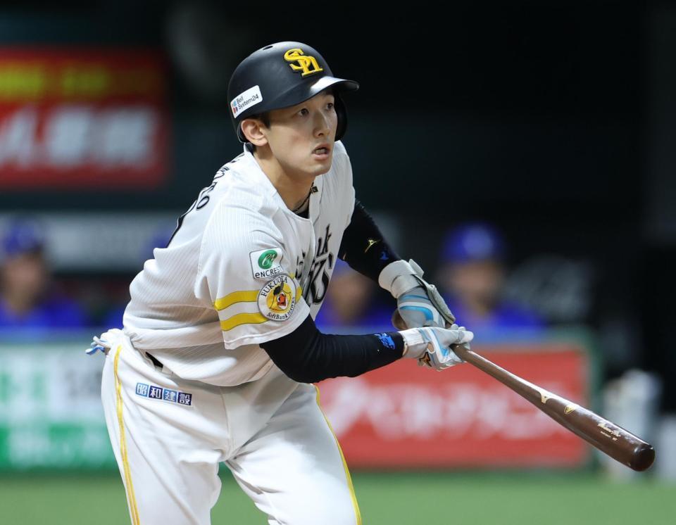 ４回、山本祐が右翼線に同点の２点三塁打を放つ