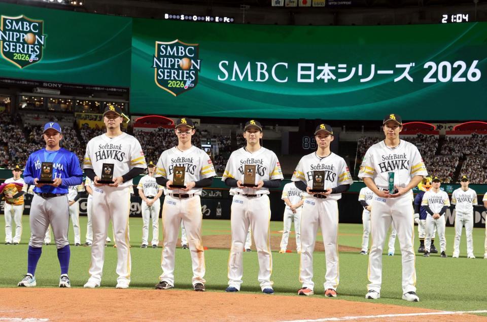 表彰された（左から）東、杉山、正木、山本祐、庄子、柳田（撮影・山口登）