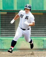 ２０１６年夏の京都大会で本塁に生還する石原（撮影・石湯恒介）