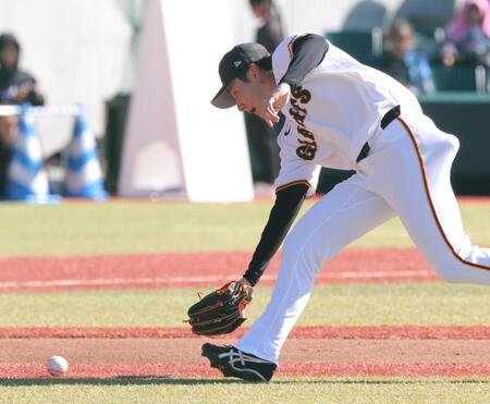 ノックを受ける竹丸（撮影・西岡正）